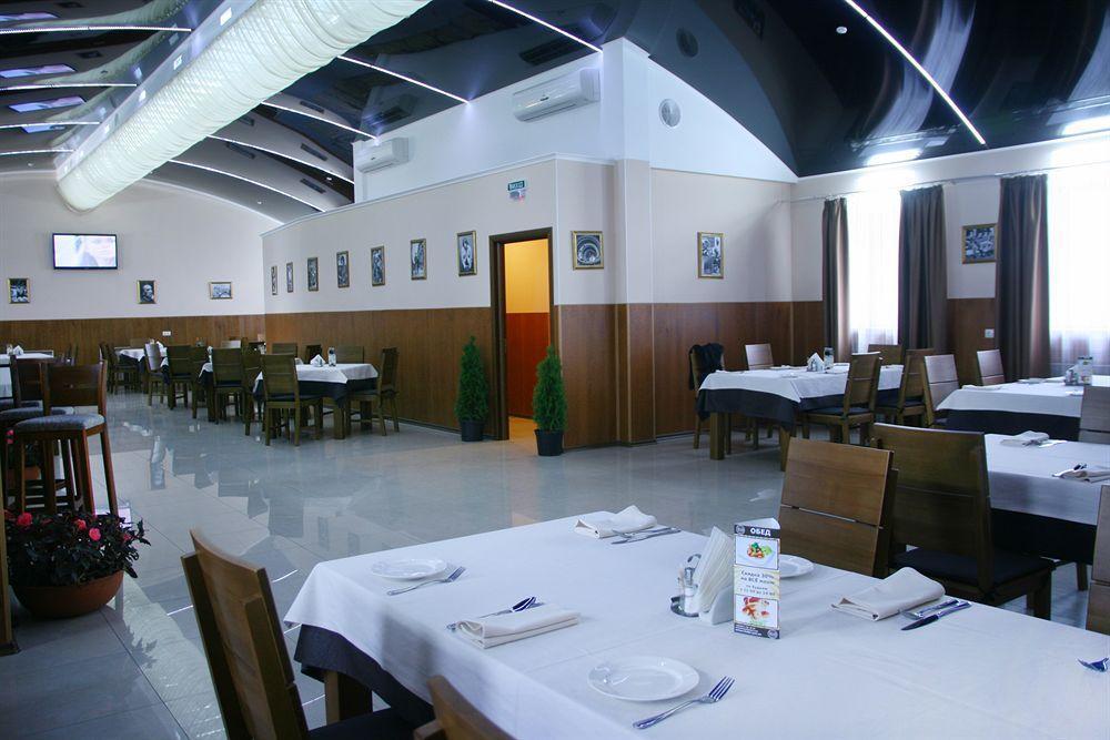 Hotel An-2 Харков Екстериор снимка