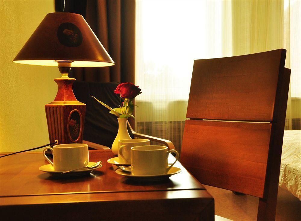 Hotel An-2 Харков Екстериор снимка