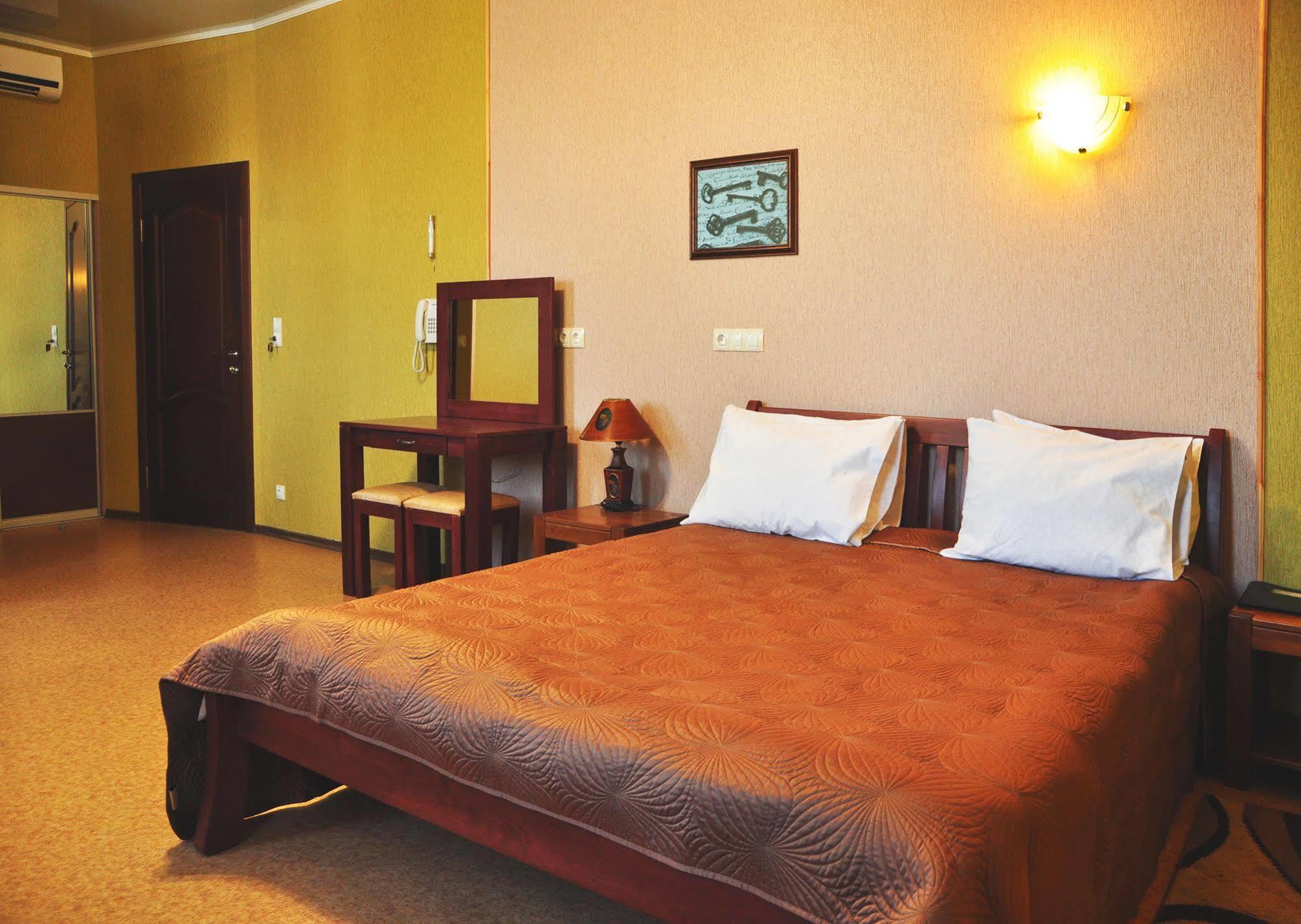 Hotel An-2 Харков Екстериор снимка