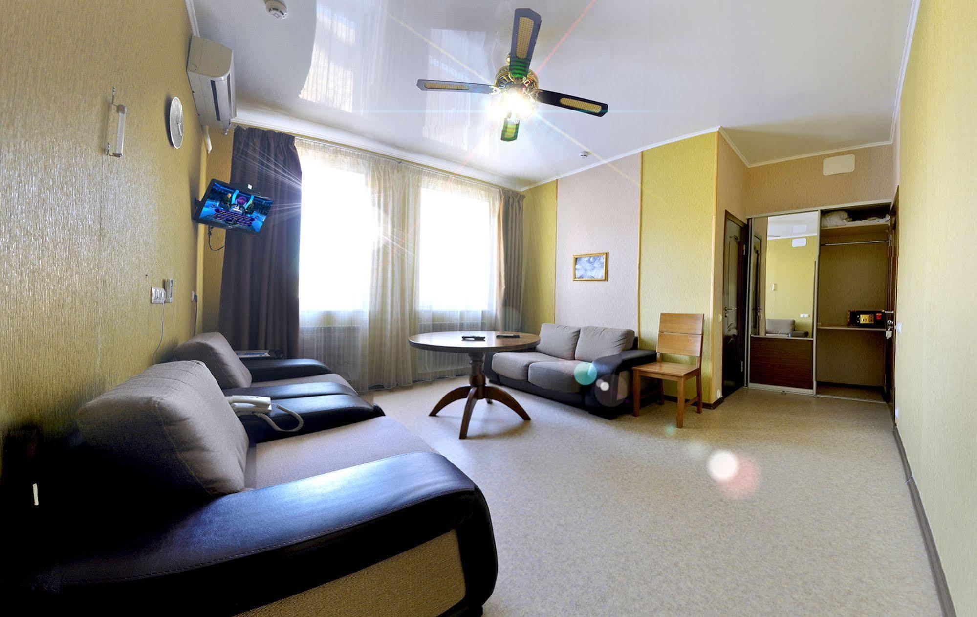 Hotel An-2 Харков Екстериор снимка